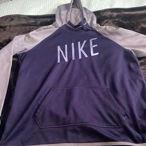 purple nike swetahshirt